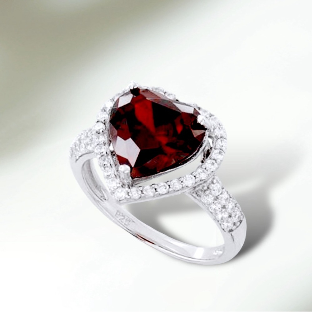 ❌SOLD❌ eautiful ring size 6 diamond heart solid sterling silver
